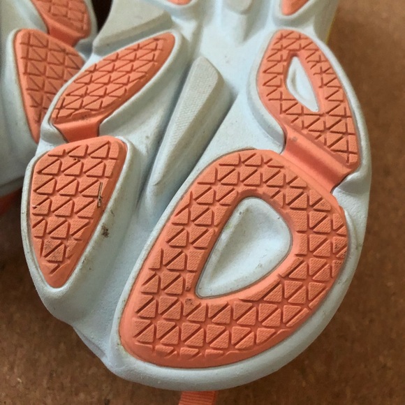 Hoka - Picture 5 of 12